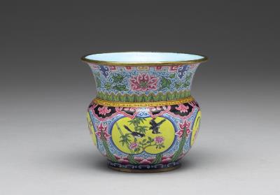 图片[2]-Copper spittoon in painted enamels with flowers of the four seasons and a blue background, Yongzheng reign (1722-1735), Qing dynasty.-China Archive